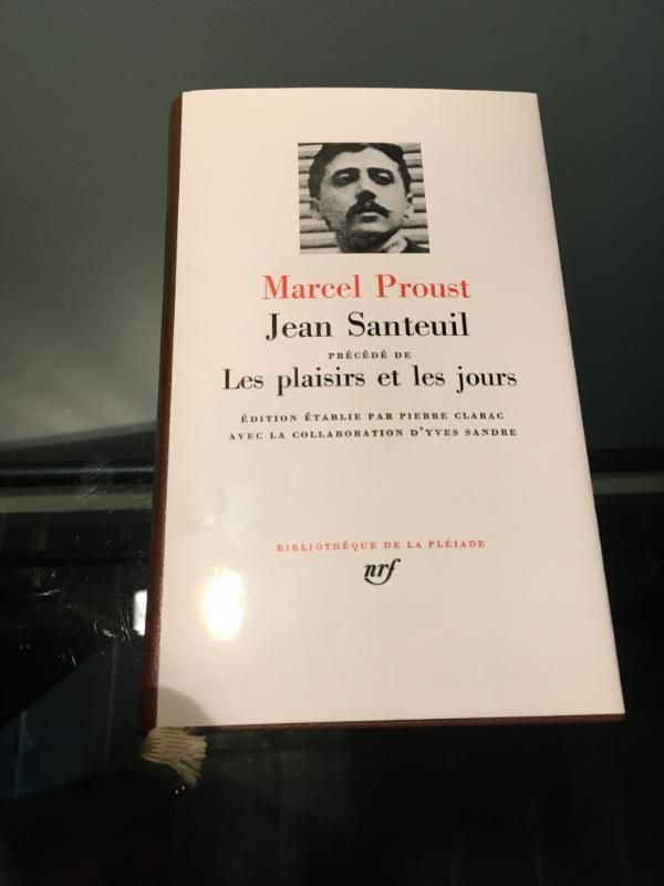 Couverture du livre Jean Santeuil de Marcel Proust, présentant un portrait de l'auteur, le titre et le logo de la NRF.