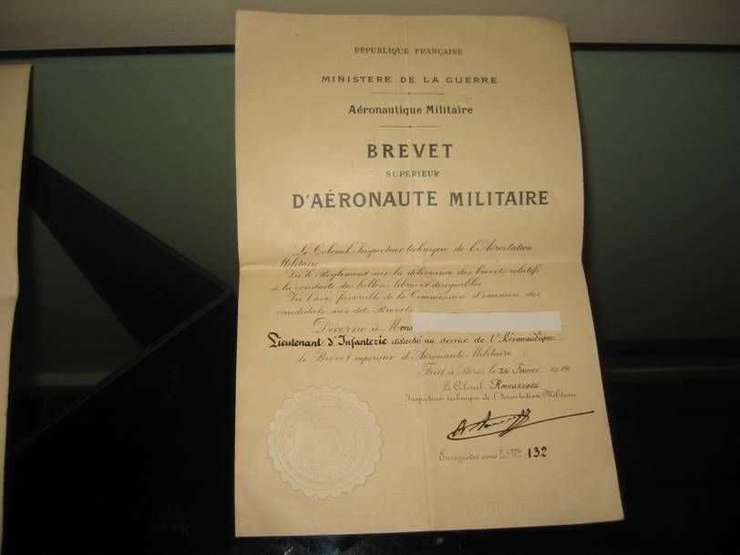 Un document militaire français de couleur crème intitulé Brevet d'Aéronaute Militaire, comportant un texte officiel et une signature.