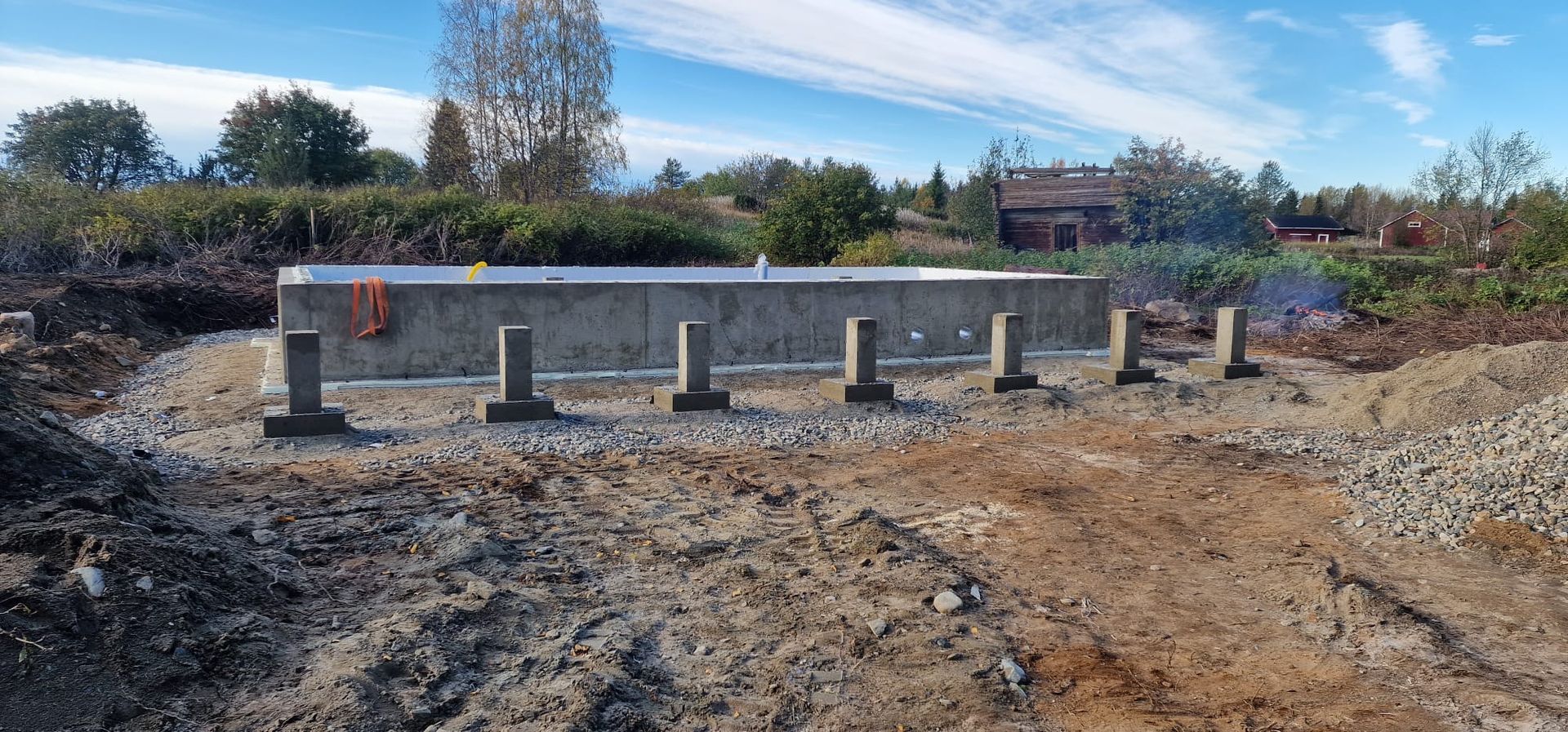 Betonirakentaminen ja pilariperustukset Lapissa. Kestävät pohjatyöt ja valutyöt Oulusta tuntureille saakka.