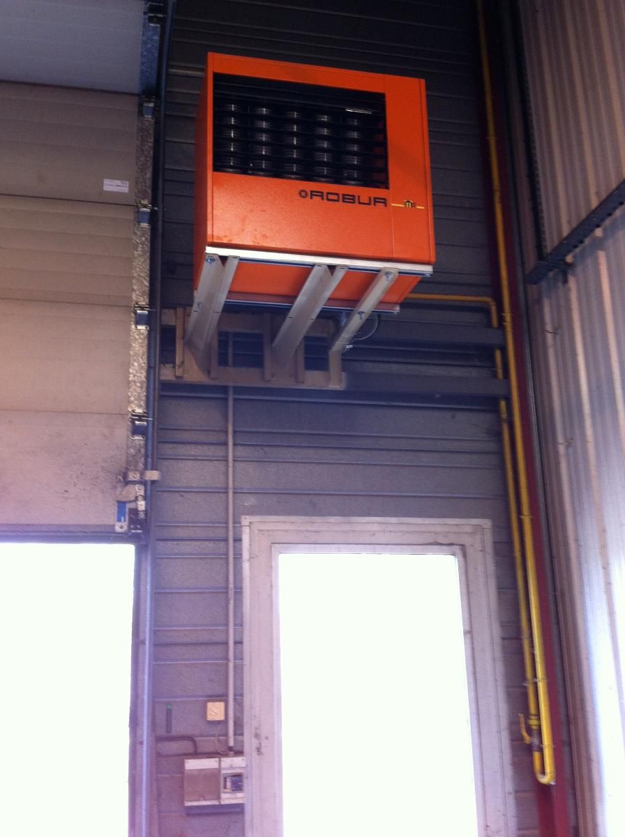 Aérotherme - fixation au mur