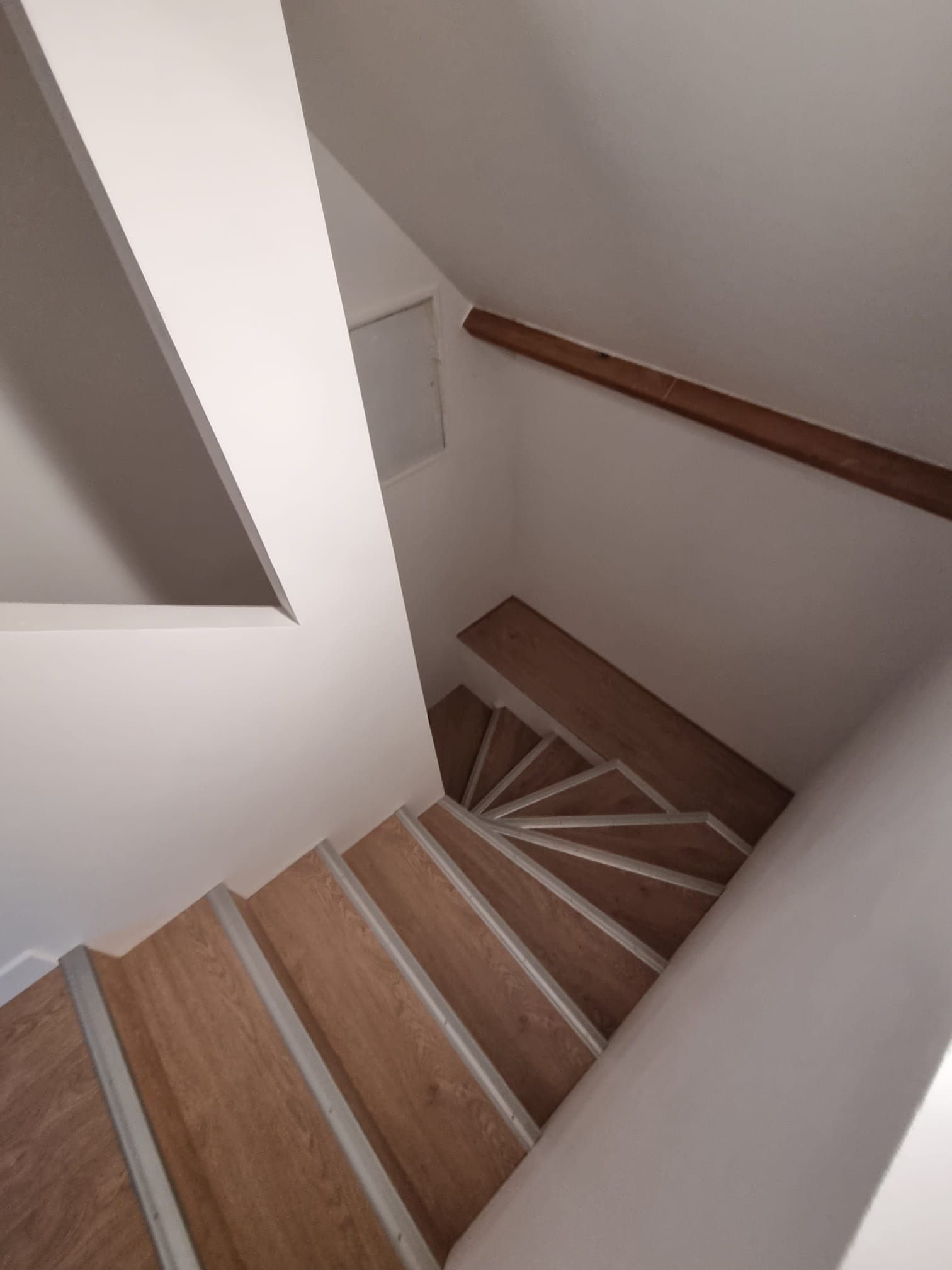 Escalier en bois suite aux travaux de AJ Pro Rénovation