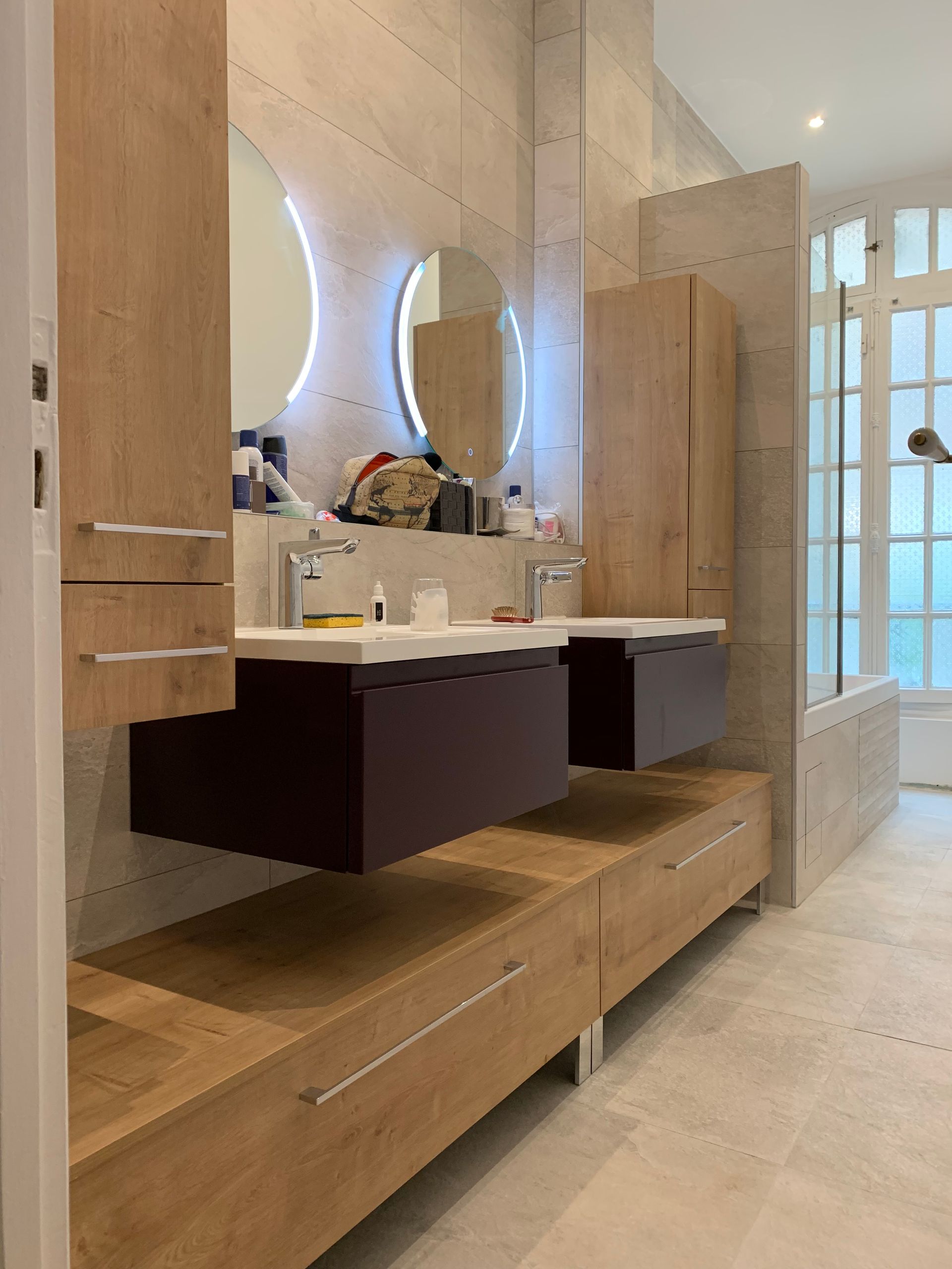 Double vasque de salle de bains en bois