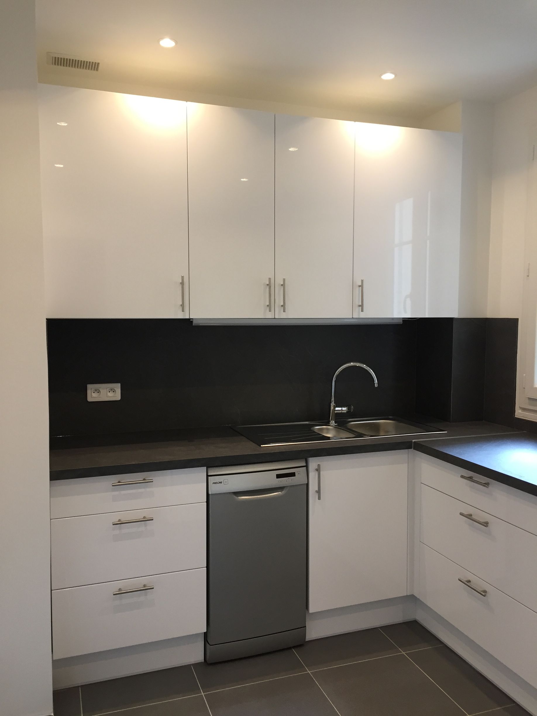 Meubles de cuisine avec équipements