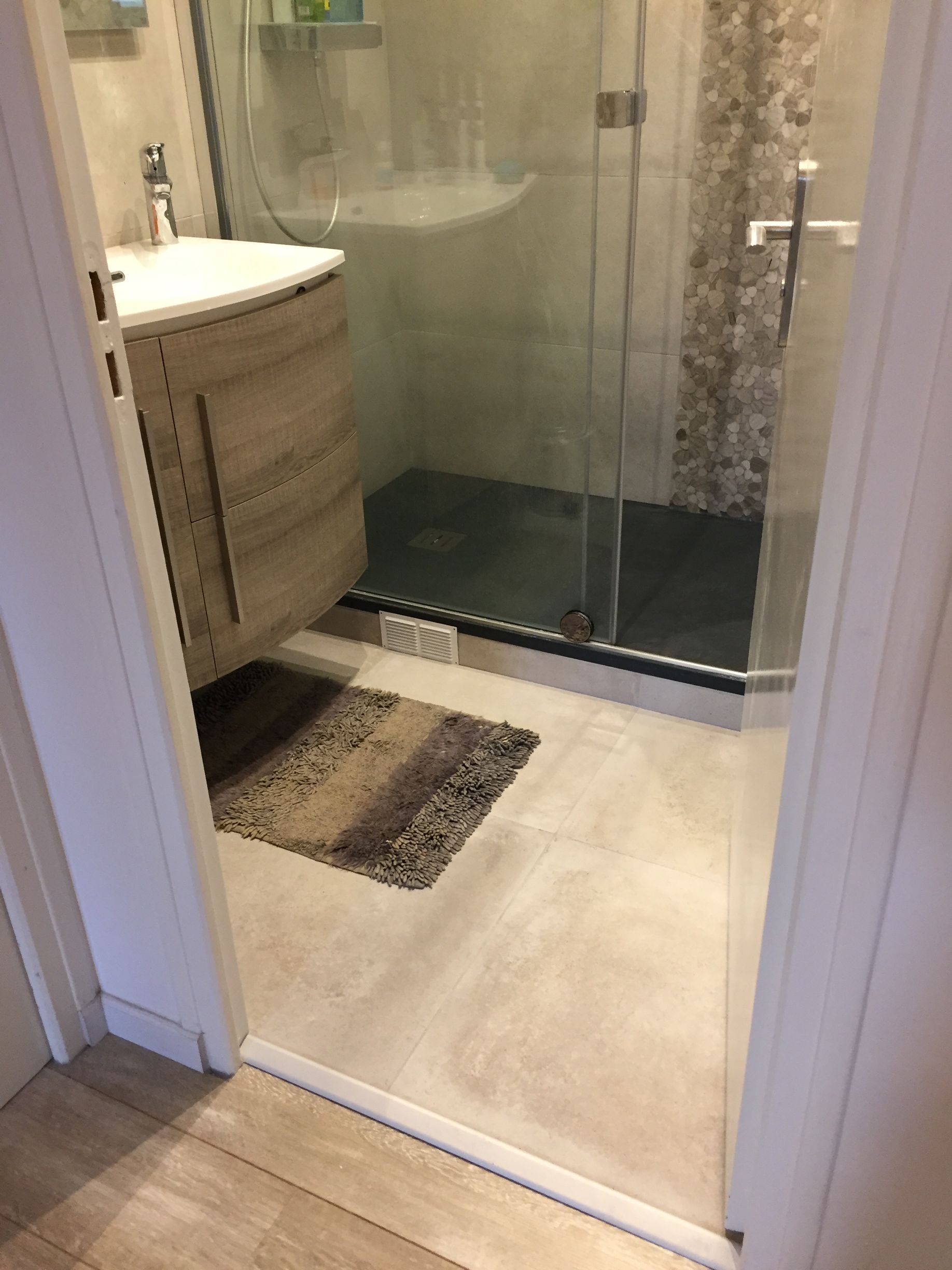 Cabine de douche et vasque