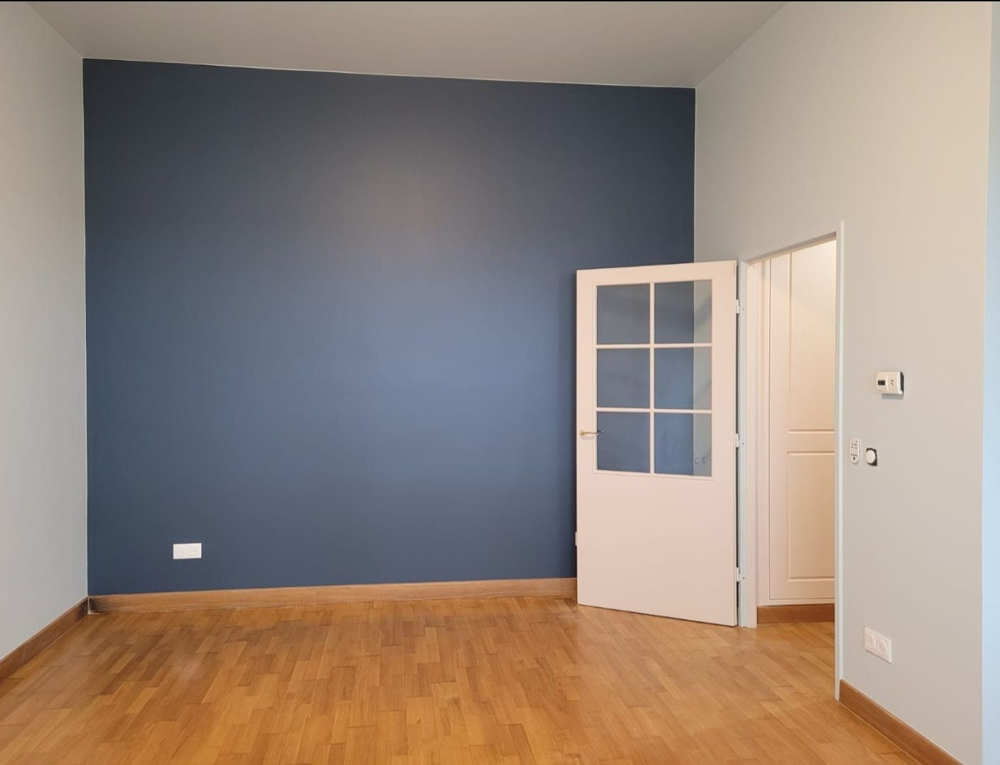 Parquet plus peinture au mur