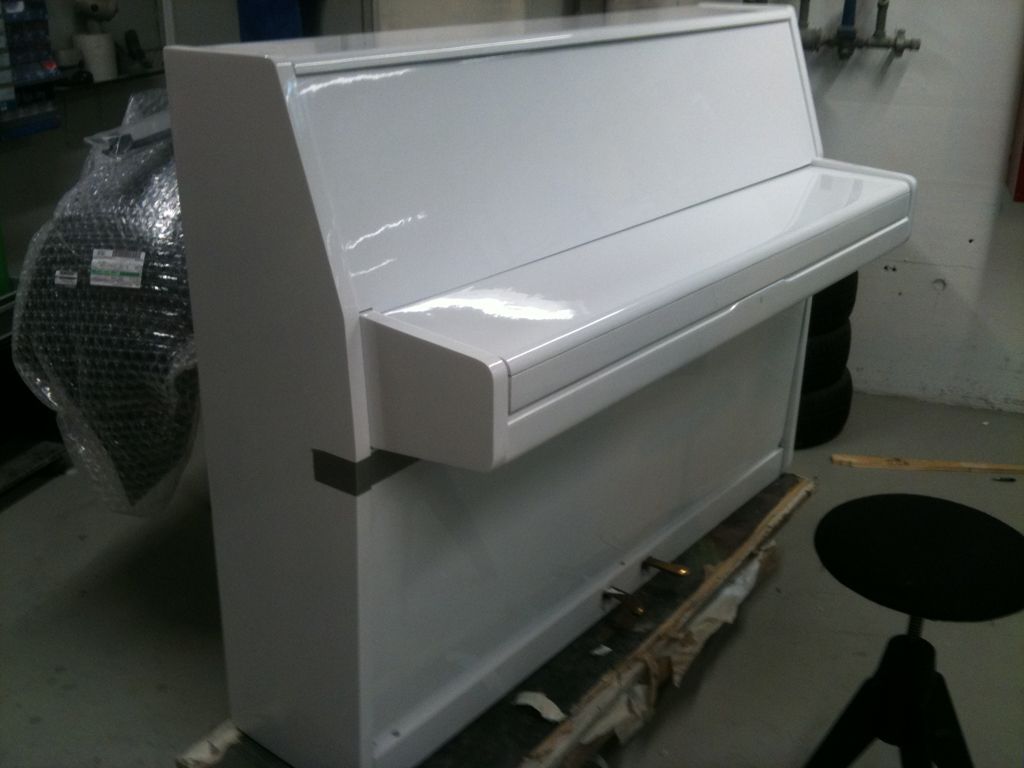 Klavier lackiert - J. Kaufmann AG Ebikon - Ebikon