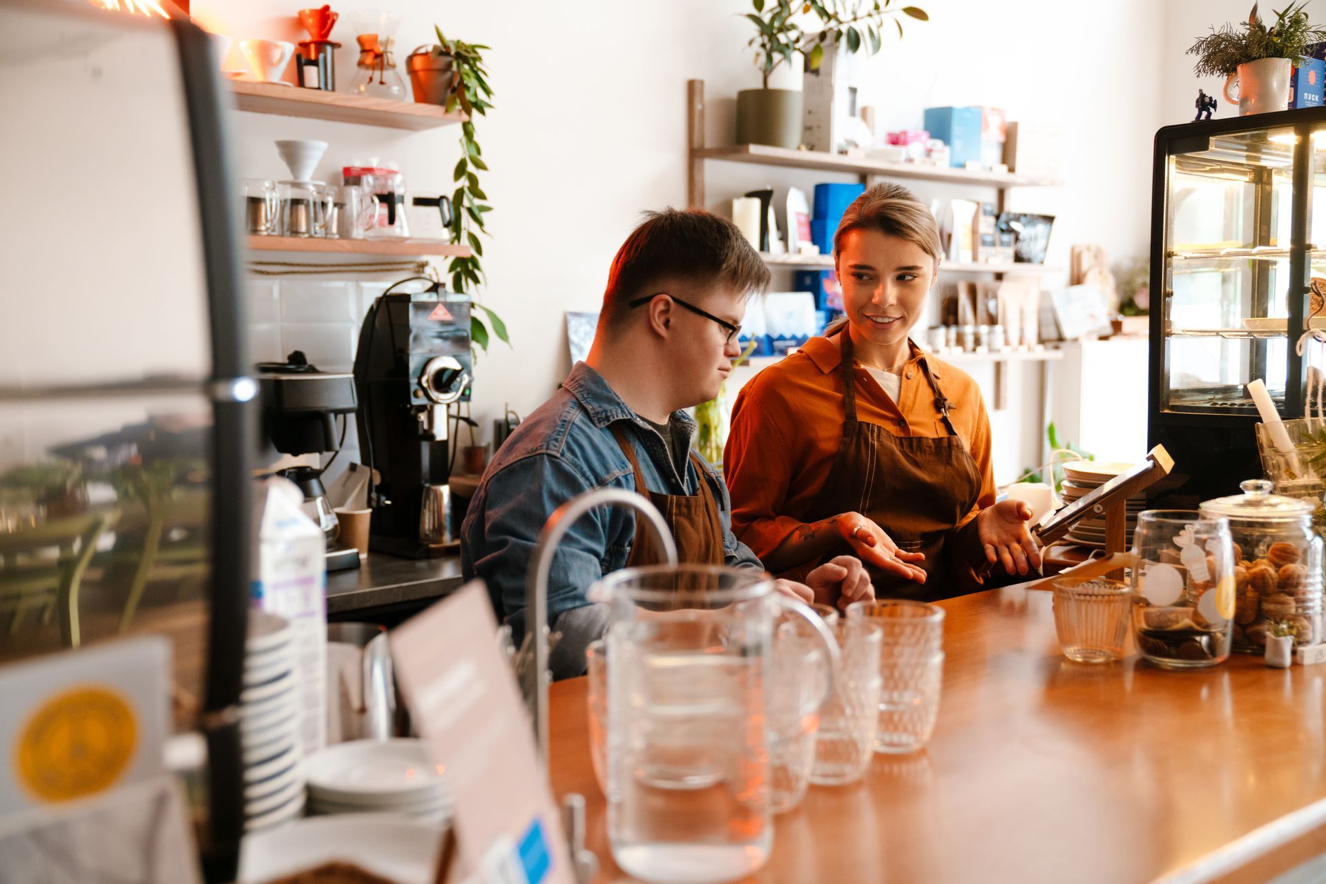 Symbole de personne en fauteuil roulant.