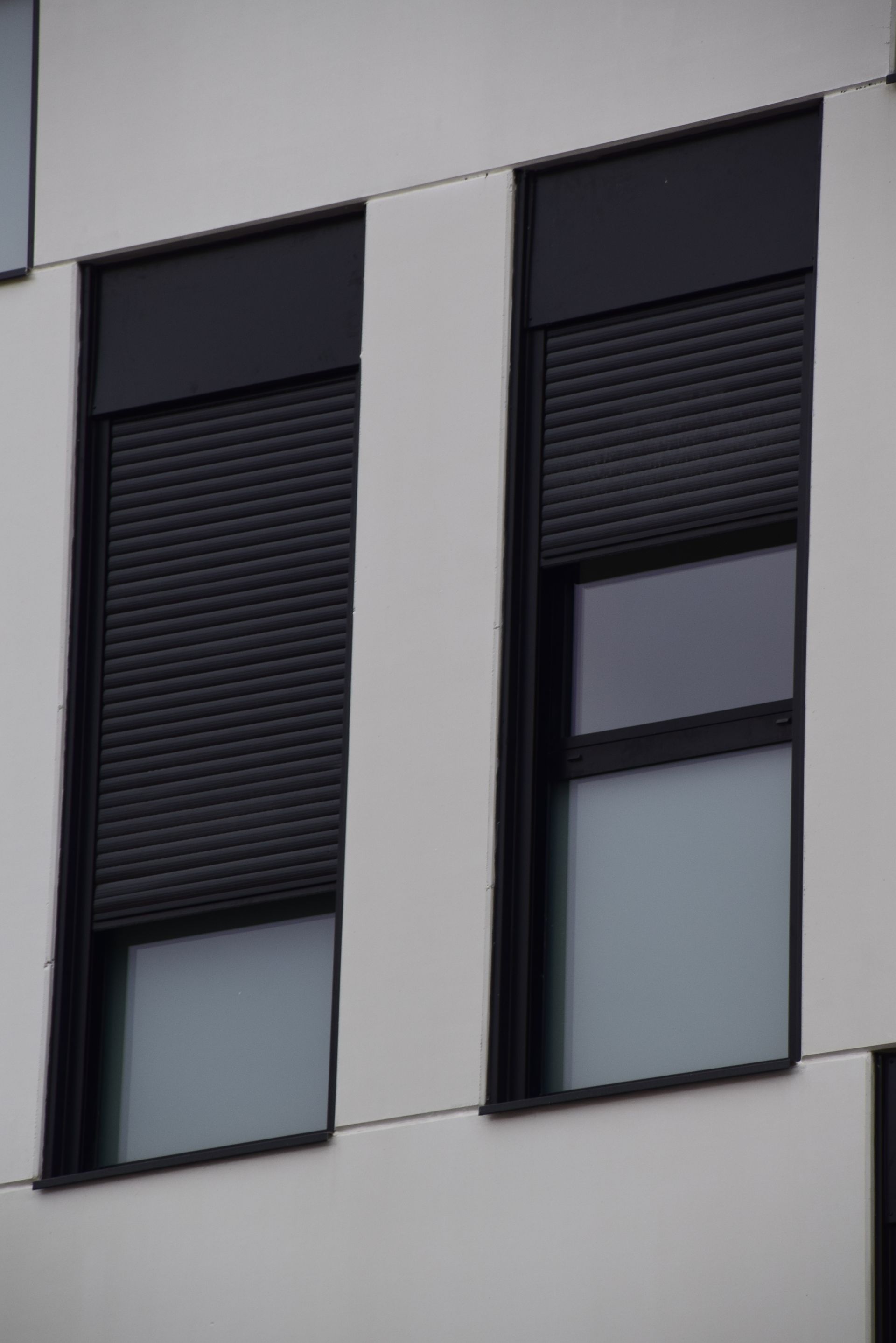 Volets roulants sur des petites fenêtres aluminium