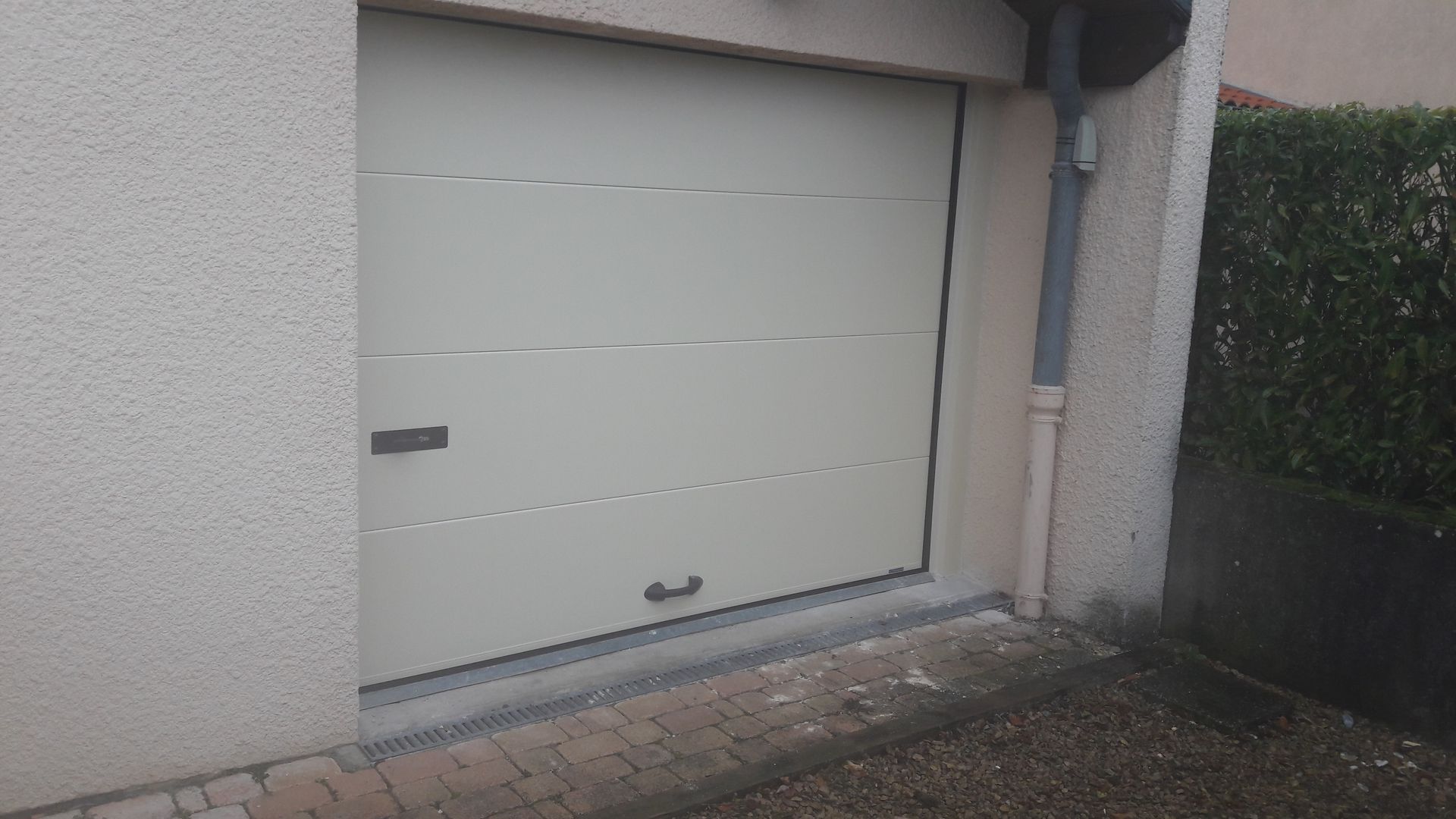 Porte de garage blanche