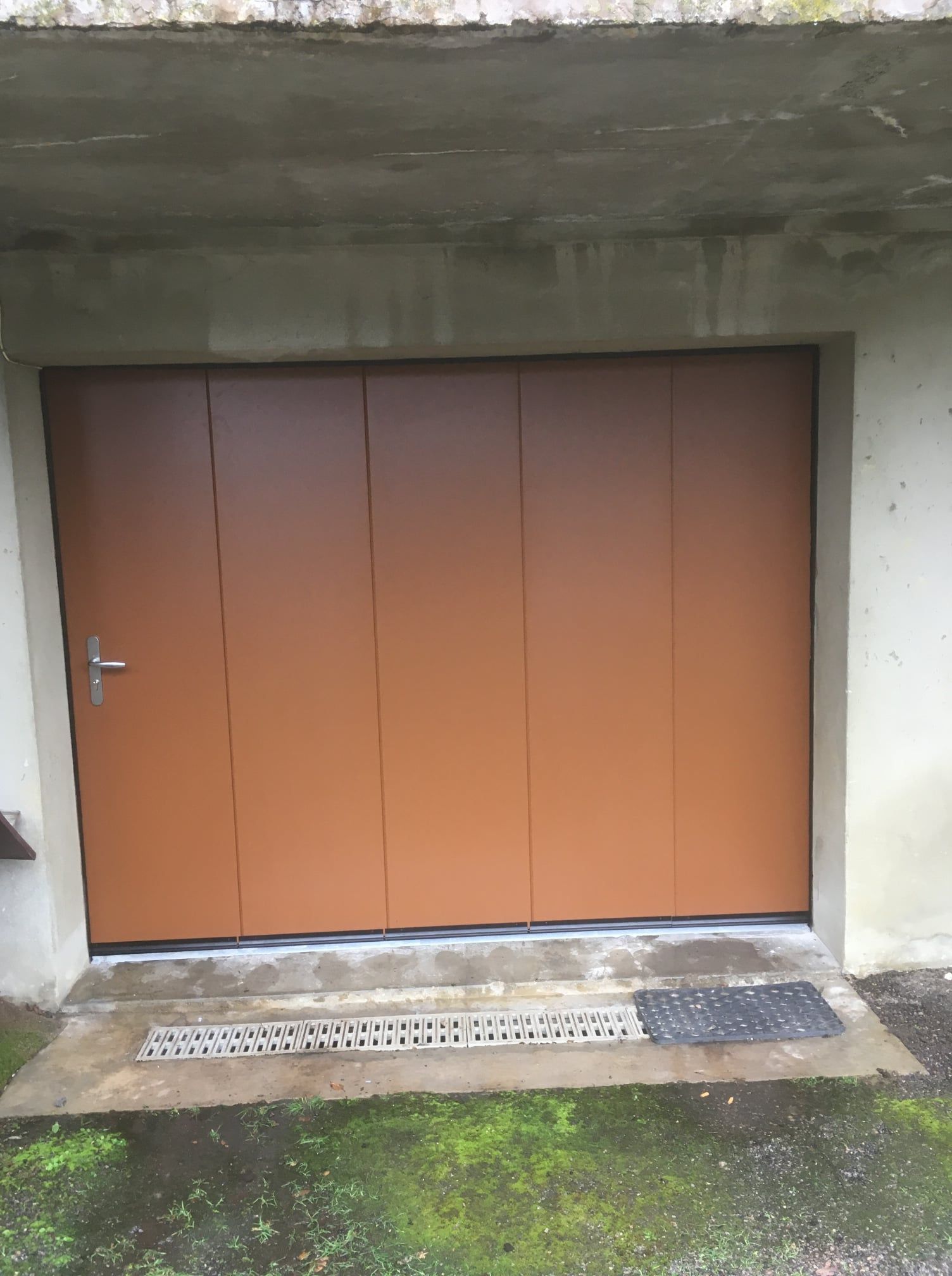 Porte de garage en métal, coloris marron