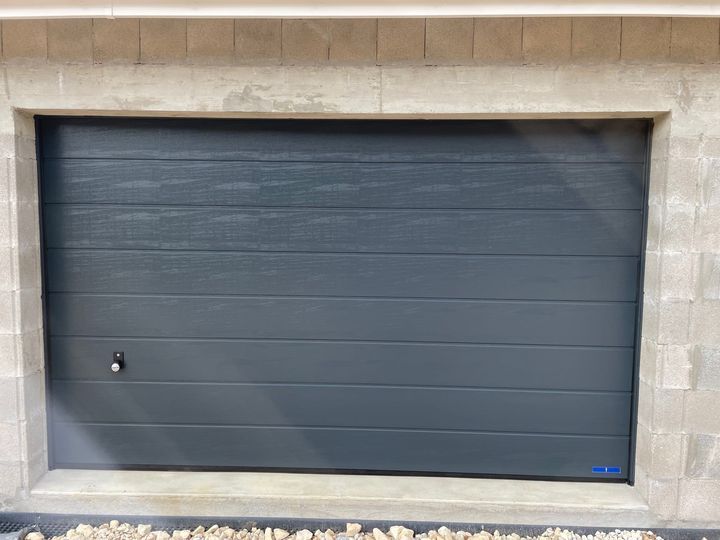 Porte de garage grise