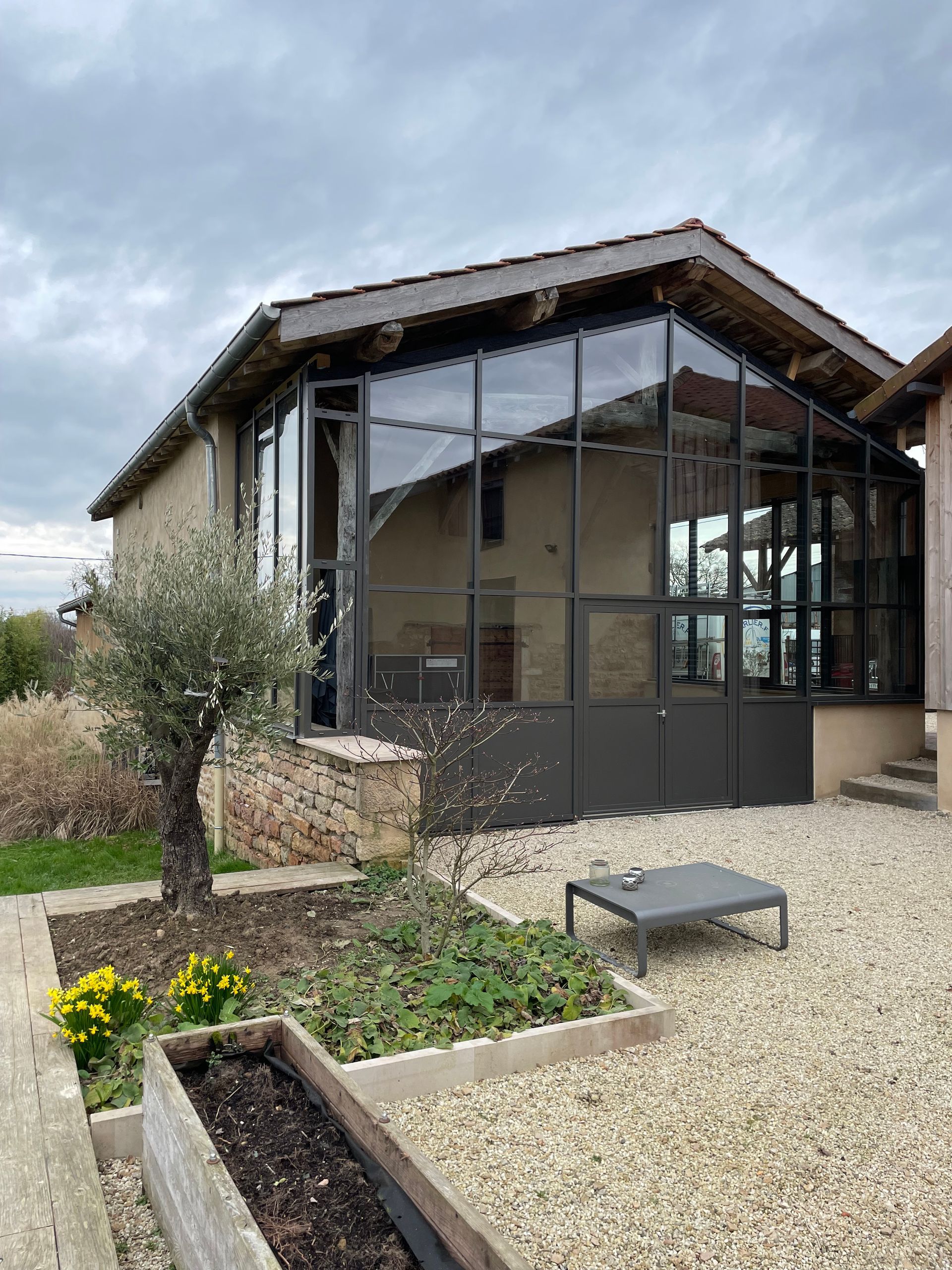 Façade vitrée de style verrière