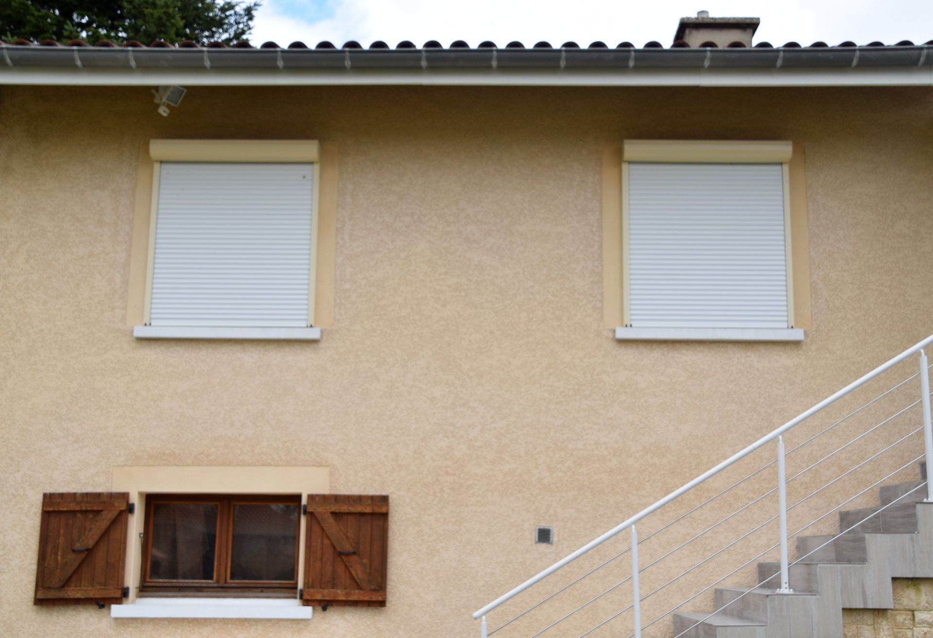 Vue sur deux volets fermés