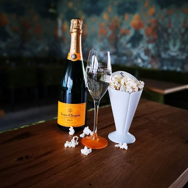 Eine Flasche Champagner