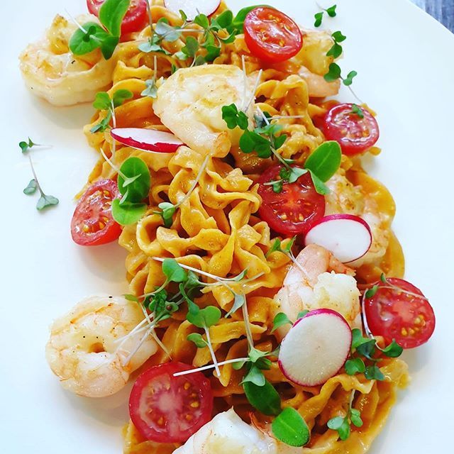 Pastagericht mit Garnelen, Kirschtomaten