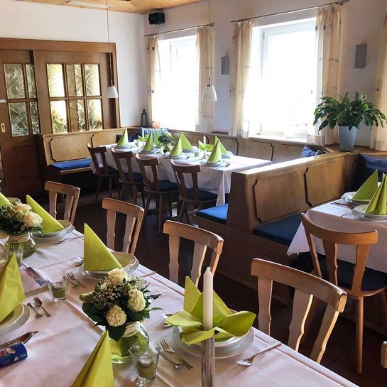 Rundblick in Uttenreuth in Uttenreuth | traditionelles und familiäres Ambiente, fränkischen Gastfreundschaft. Seit 1989 kümmern wir uns mit Herz, Tat und Verstand um das leibliche Wohl unserer Gäste. Veranstaltungen und Feiern, Festsaal und Nebenzimmer. Catering- und Partyservice