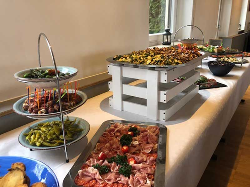 Rundblick in Uttenreuth in Uttenreuth | traditionelles und familiäres Ambiente, fränkischen Gastfreundschaft. Seit 1989 kümmern wir uns mit Herz, Tat und Verstand um das leibliche Wohl unserer Gäste. Veranstaltungen und Feiern, Festsaal und Nebenzimmer. Catering- und Partyservice, Kühlanhänger