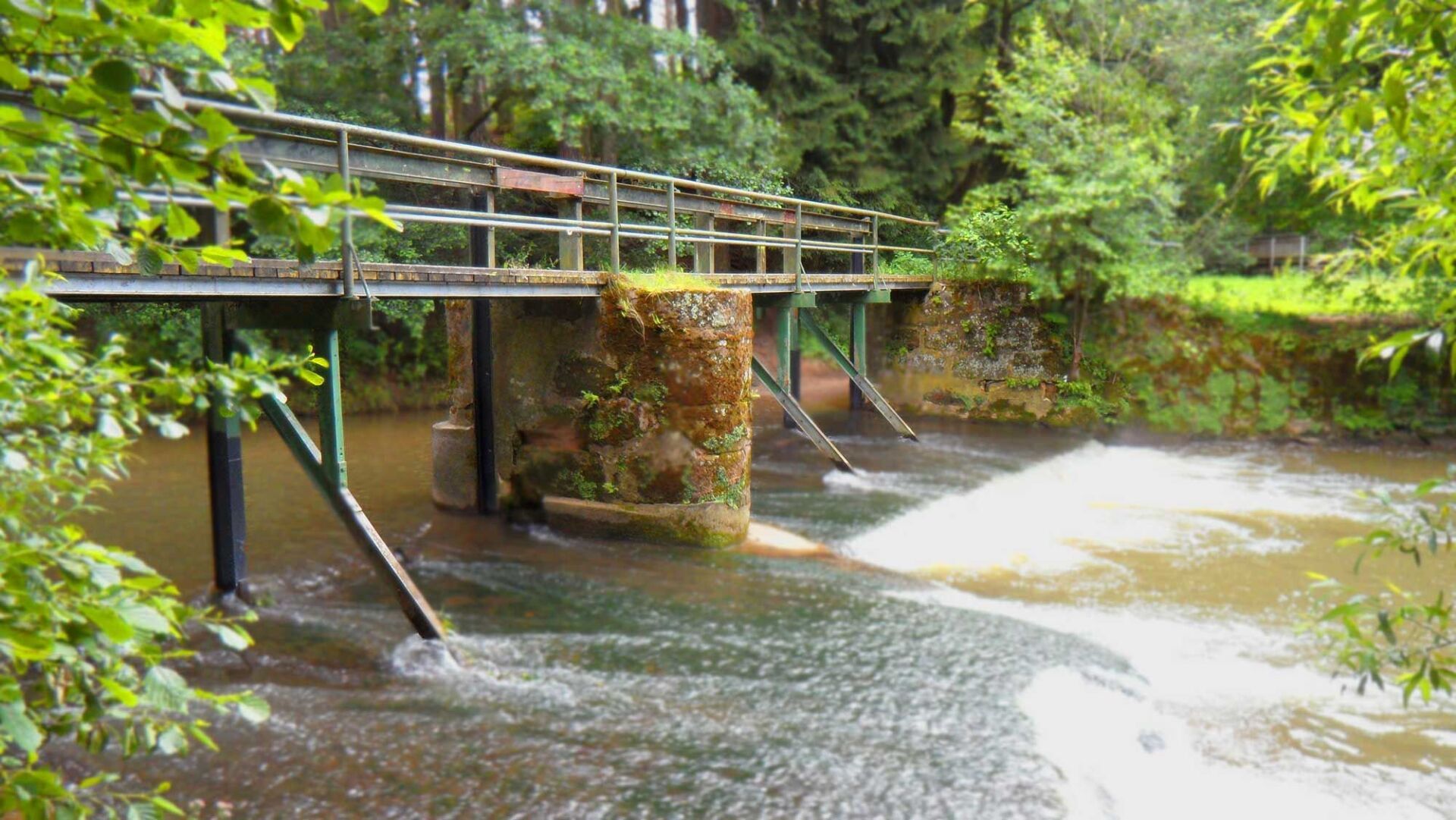 Rundblick in Uttenreuth in Uttenreuth | traditionelles und familiäres Ambiente, fränkischen Gastfreundschaft. Seit 1989 kümmern wir uns mit Herz, Tat und Verstand um das leibliche Wohl unserer Gäste. Veranstaltungen und Feiern, Festsaal und Nebenzimmer. Catering- und Partyservice, Kühlanhänger