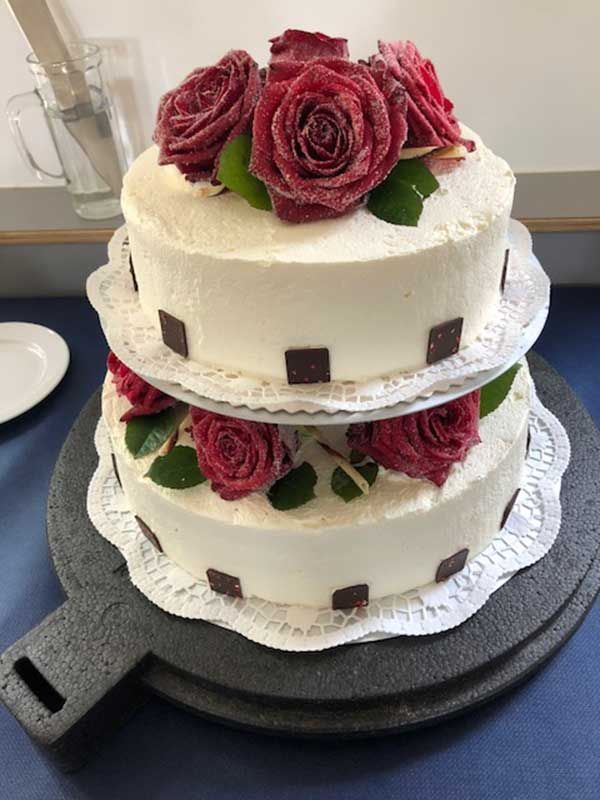 Rundblick in Uttenreuth in Uttenreuth | traditionelles und familiäres Ambiente, fränkischen Gastfreundschaft. Seit 1989 kümmern wir uns mit Herz, Tat und Verstand um das leibliche Wohl unserer Gäste. Veranstaltungen und Feiern, Festsaal und Nebenzimmer. Catering- und Partyservice, Kühlanhänger