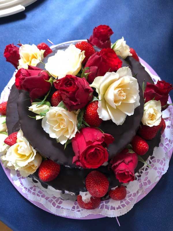 Rundblick in Uttenreuth in Uttenreuth | traditionelles und familiäres Ambiente, fränkischen Gastfreundschaft. Seit 1989 kümmern wir uns mit Herz, Tat und Verstand um das leibliche Wohl unserer Gäste. Veranstaltungen und Feiern, Festsaal und Nebenzimmer. Catering- und Partyservice, Kühlanhänger