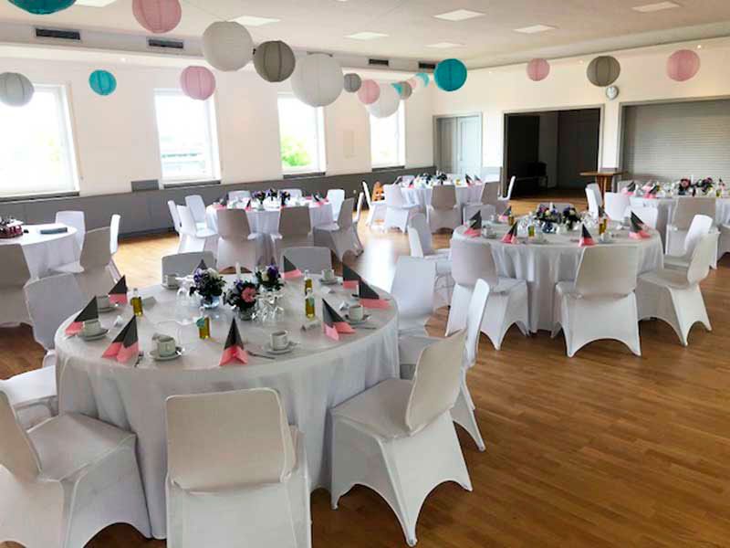 Rundblick in Uttenreuth in Uttenreuth | traditionelles und familiäres Ambiente, fränkischen Gastfreundschaft. Seit 1989 kümmern wir uns mit Herz, Tat und Verstand um das leibliche Wohl unserer Gäste. Veranstaltungen und Feiern, Festsaal und Nebenzimmer. Catering- und Partyservice, Kühlanhänger