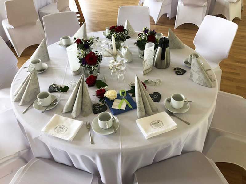 Rundblick in Uttenreuth in Uttenreuth | traditionelles und familiäres Ambiente, fränkischen Gastfreundschaft. Seit 1989 kümmern wir uns mit Herz, Tat und Verstand um das leibliche Wohl unserer Gäste. Veranstaltungen und Feiern, Festsaal und Nebenzimmer. Catering- und Partyservice