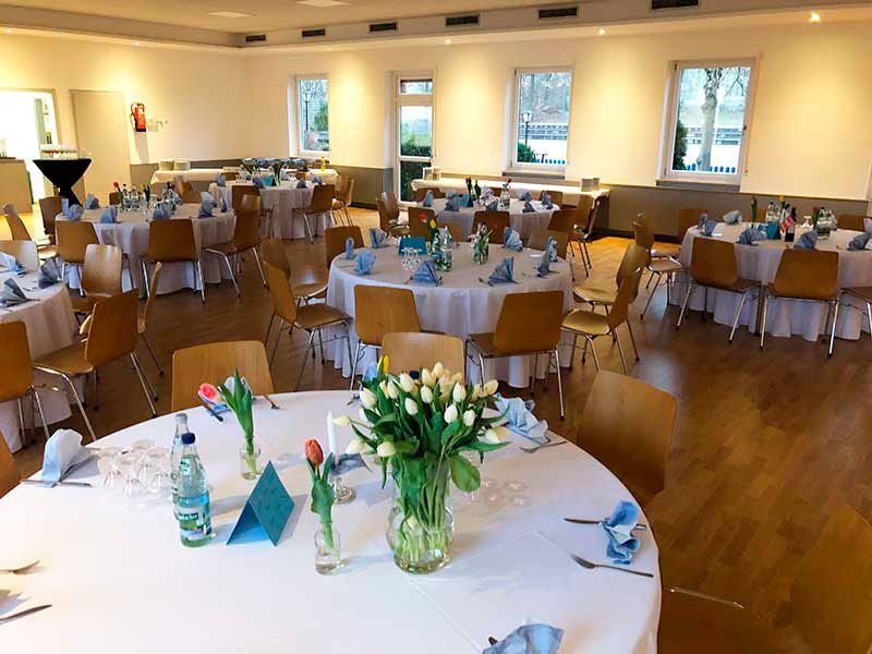 Rundblick in Uttenreuth in Uttenreuth | traditionelles und familiäres Ambiente, fränkischen Gastfreundschaft. Seit 1989 kümmern wir uns mit Herz, Tat und Verstand um das leibliche Wohl unserer Gäste. Veranstaltungen und Feiern, Festsaal und Nebenzimmer. Catering- und Partyservice, Kühlanhänger