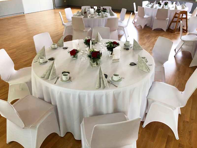 Rundblick in Uttenreuth in Uttenreuth | traditionelles und familiäres Ambiente, fränkischen Gastfreundschaft. Seit 1989 kümmern wir uns mit Herz, Tat und Verstand um das leibliche Wohl unserer Gäste. Veranstaltungen und Feiern, Festsaal und Nebenzimmer. Catering- und Partyservice