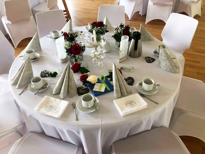 Rundblick in Uttenreuth in Uttenreuth | traditionelles und familiäres Ambiente, fränkischen Gastfreundschaft. Seit 1989 kümmern wir uns mit Herz, Tat und Verstand um das leibliche Wohl unserer Gäste. Veranstaltungen und Feiern, Festsaal und Nebenzimmer. Catering- und Partyservice, Kühlanhänger