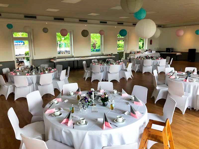 Rundblick in Uttenreuth in Uttenreuth | traditionelles und familiäres Ambiente, fränkischen Gastfreundschaft. Seit 1989 kümmern wir uns mit Herz, Tat und Verstand um das leibliche Wohl unserer Gäste. Veranstaltungen und Feiern, Festsaal und Nebenzimmer. Catering- und Partyservice, Kühlanhänger