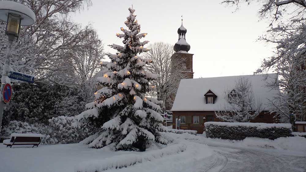 Rundblick in Uttenreuth in Uttenreuth | traditionelles und familiäres Ambiente, fränkischen Gastfreundschaft. Seit 1989 kümmern wir uns mit Herz, Tat und Verstand um das leibliche Wohl unserer Gäste. Veranstaltungen und Feiern, Festsaal und Nebenzimmer. Catering- und Partyservice, Kühlanhänger