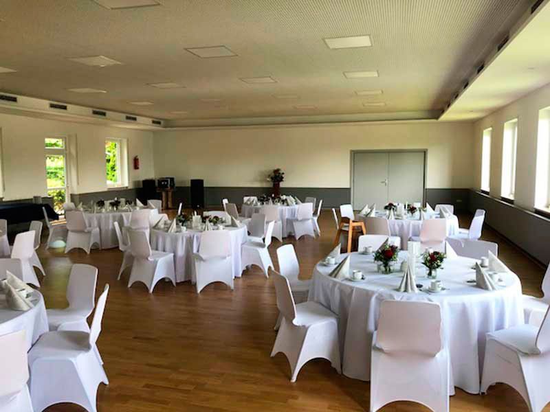 Rundblick in Uttenreuth in Uttenreuth | traditionelles und familiäres Ambiente, fränkischen Gastfreundschaft. Seit 1989 kümmern wir uns mit Herz, Tat und Verstand um das leibliche Wohl unserer Gäste. Veranstaltungen und Feiern, Festsaal und Nebenzimmer. Catering- und Partyservice, Kühlanhänger