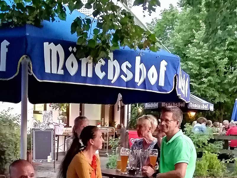 Rundblick in Uttenreuth in Uttenreuth | traditionelles und familiäres Ambiente, fränkischen Gastfreundschaft. Seit 1989 kümmern wir uns mit Herz, Tat und Verstand um das leibliche Wohl unserer Gäste. Veranstaltungen und Feiern, Festsaal und Nebenzimmer. Catering- und Partyservice, Kühlanhänger