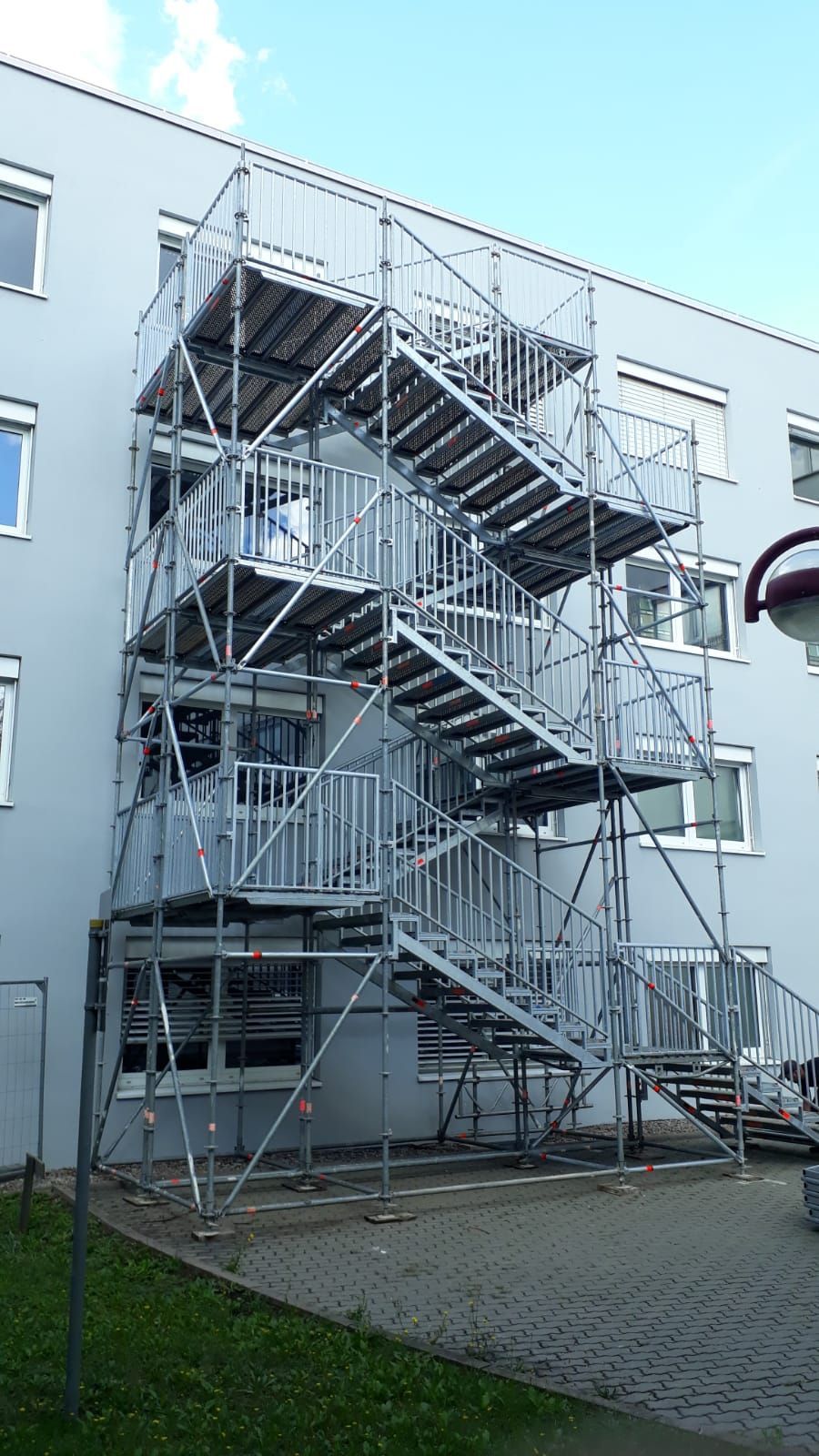 Treppenturm an Wohngebäude