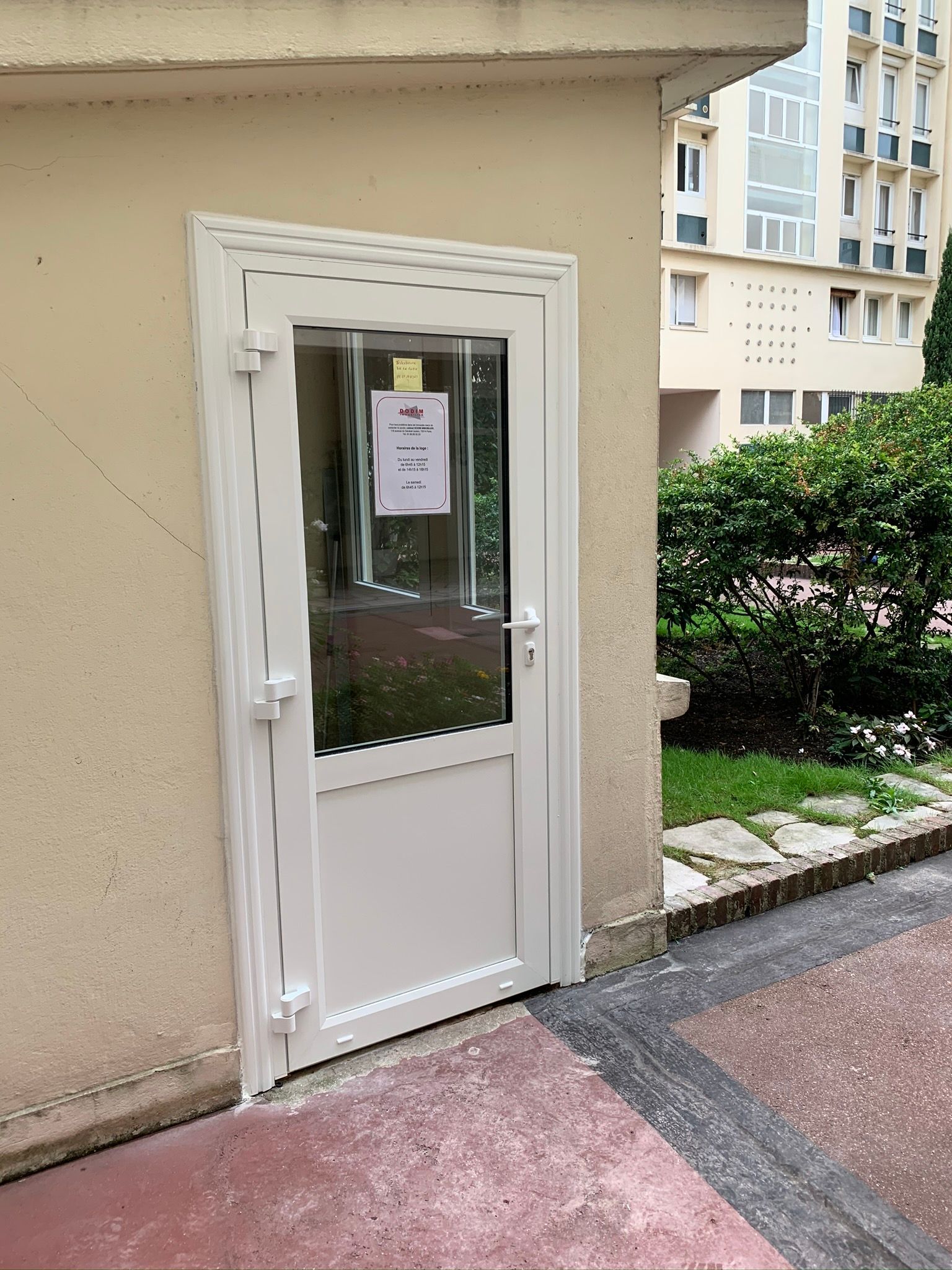 Porte extérieur blanche vitrée