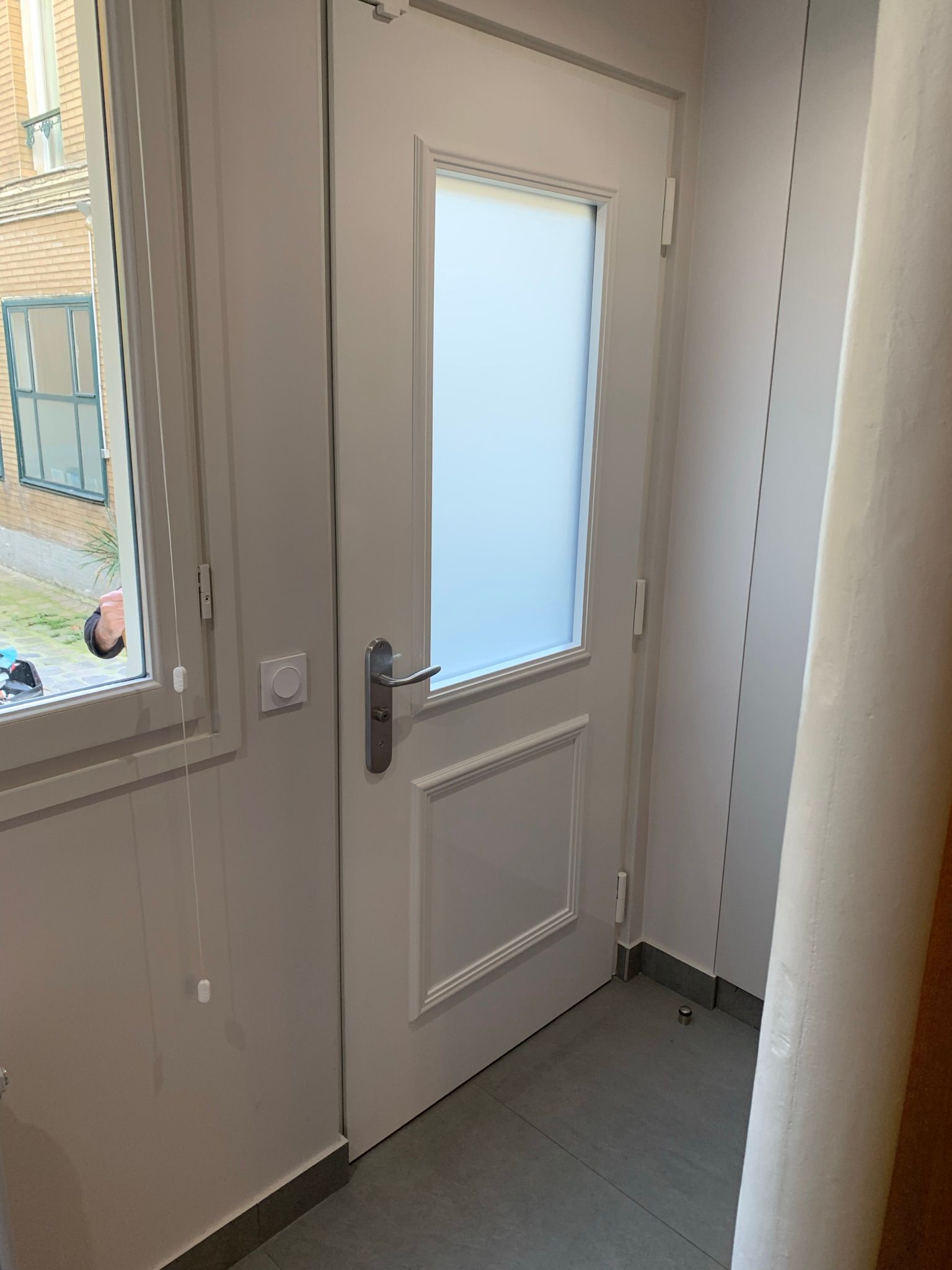 Porte d'entrée blanche