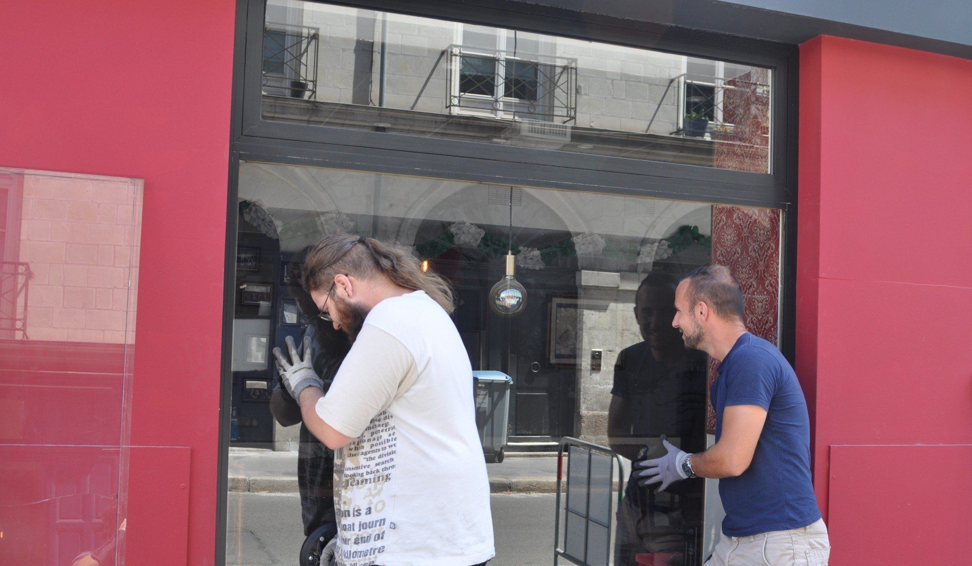 Changement d'une vitrine à Nantes
