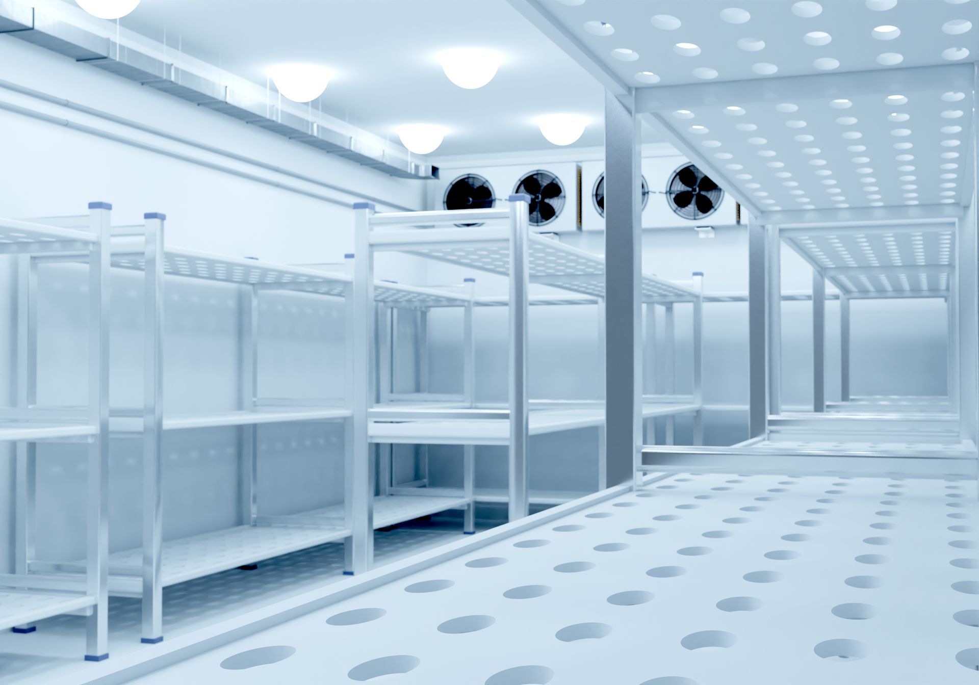 Une chambre froide avec ses rayonnages pour le stockage