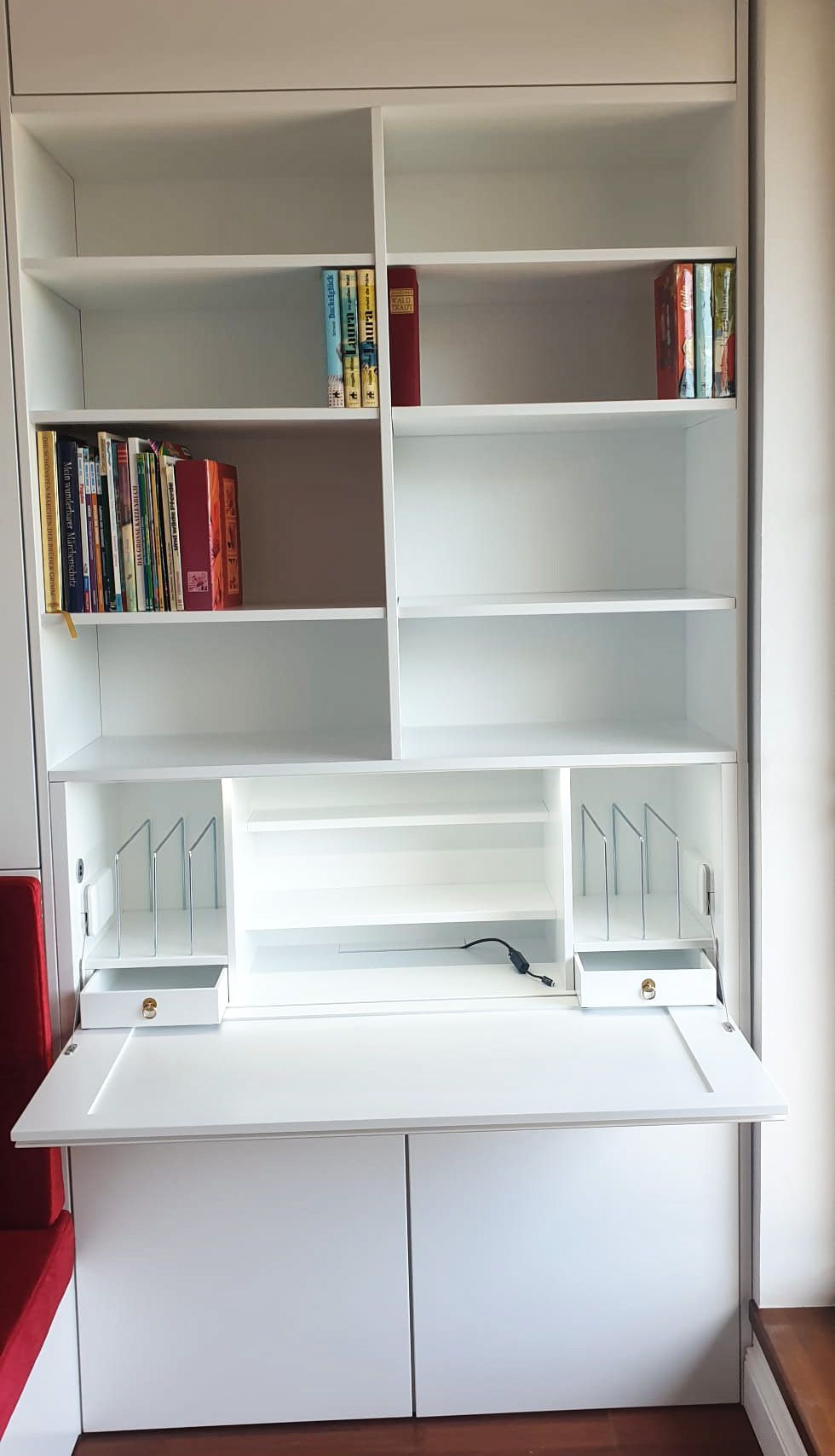 Bücher-Regal mit Sekretär