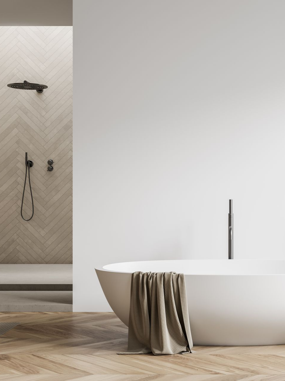 Salle de bains moderne avec baignoire îlot et douche, avec murs et sol à motifs boisés. Serviette suspendue à la baignoire.