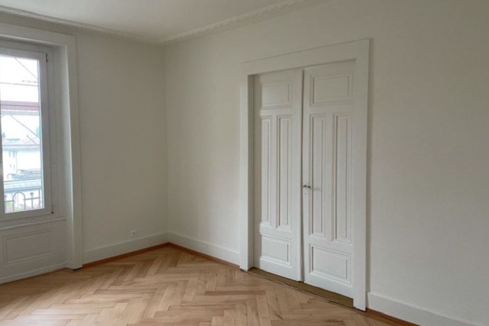 porte travaillée blanche