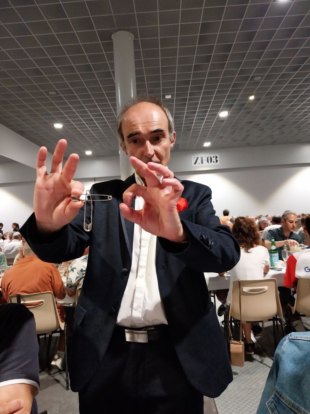 Magicien close-up magie de table Magicien close-up magie de table