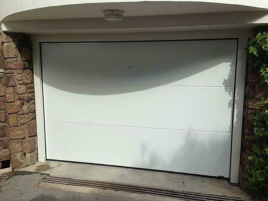 Installation de portes de garage à Fréjus