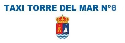 Texto "TAXI TORRE DEL MAR N°6" sobre un escudo de armas con una corona, una sección roja con un símbolo dorado y una sección azul que representa el mar.