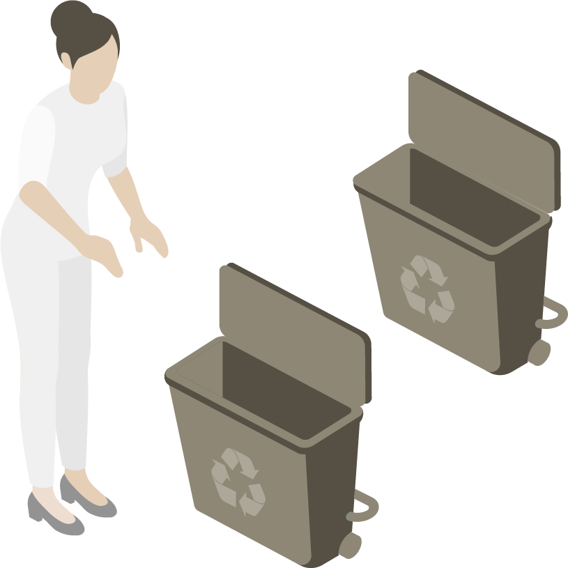 Una persona de pie entre dos contenedores de reciclaje con las tapas abiertas.