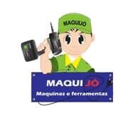 Personagem de desenho animado segurando uma furadeira, usando um chapéu e camisa verdes. A placa diz 