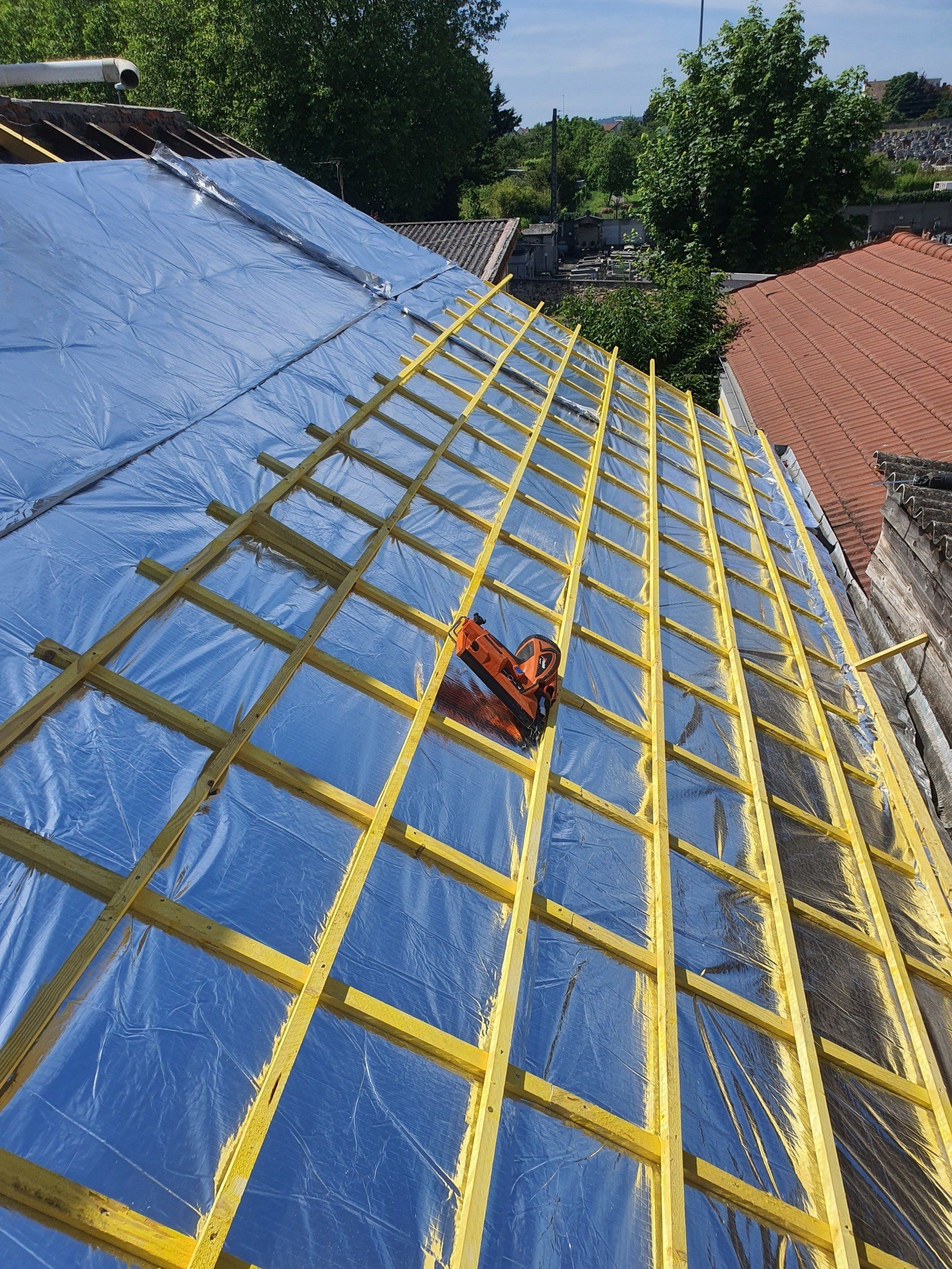 Photo d'une pose de toiture depuis le toit