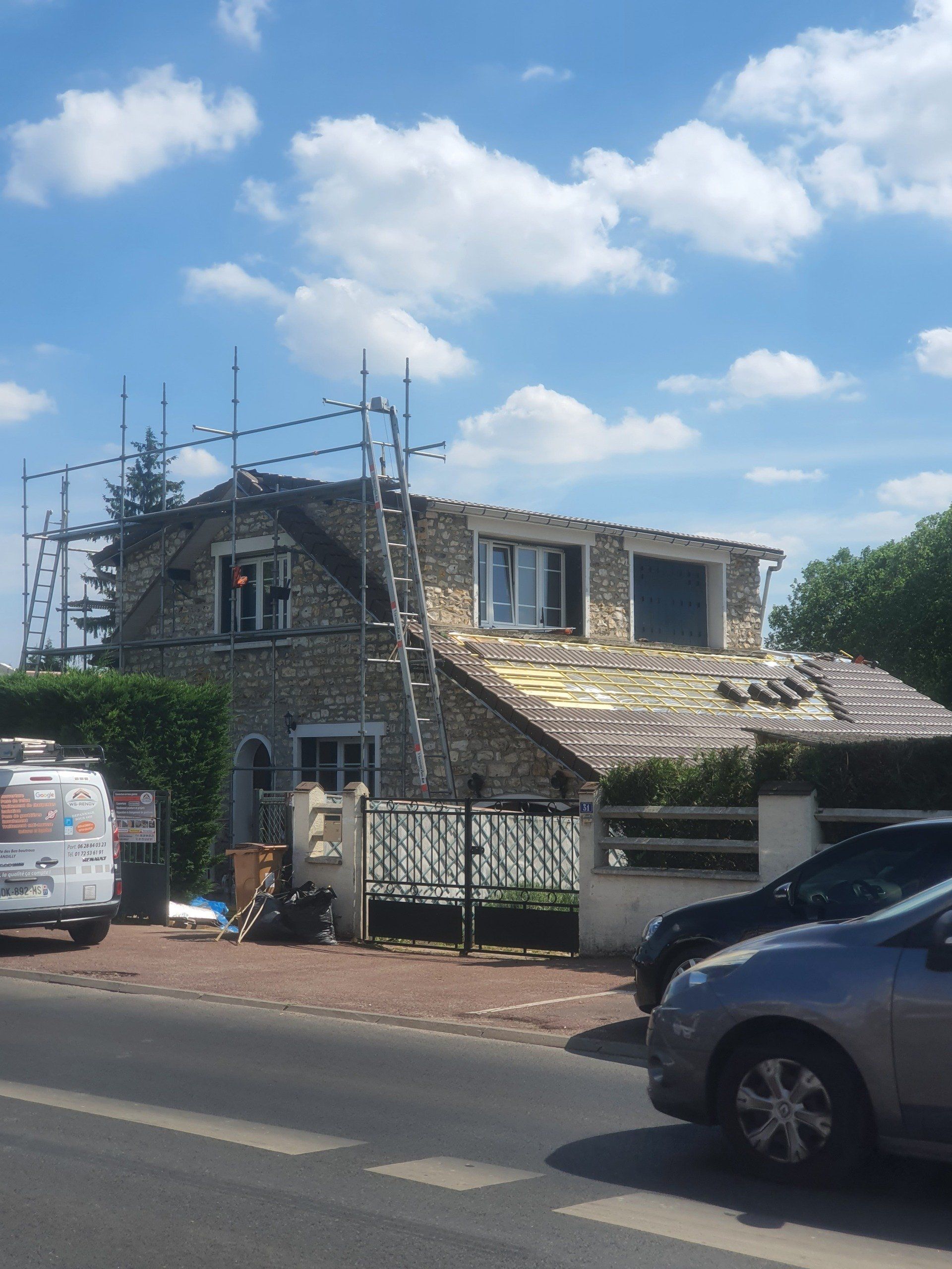 Photo d'une rénovation de maison de campagne en pierre