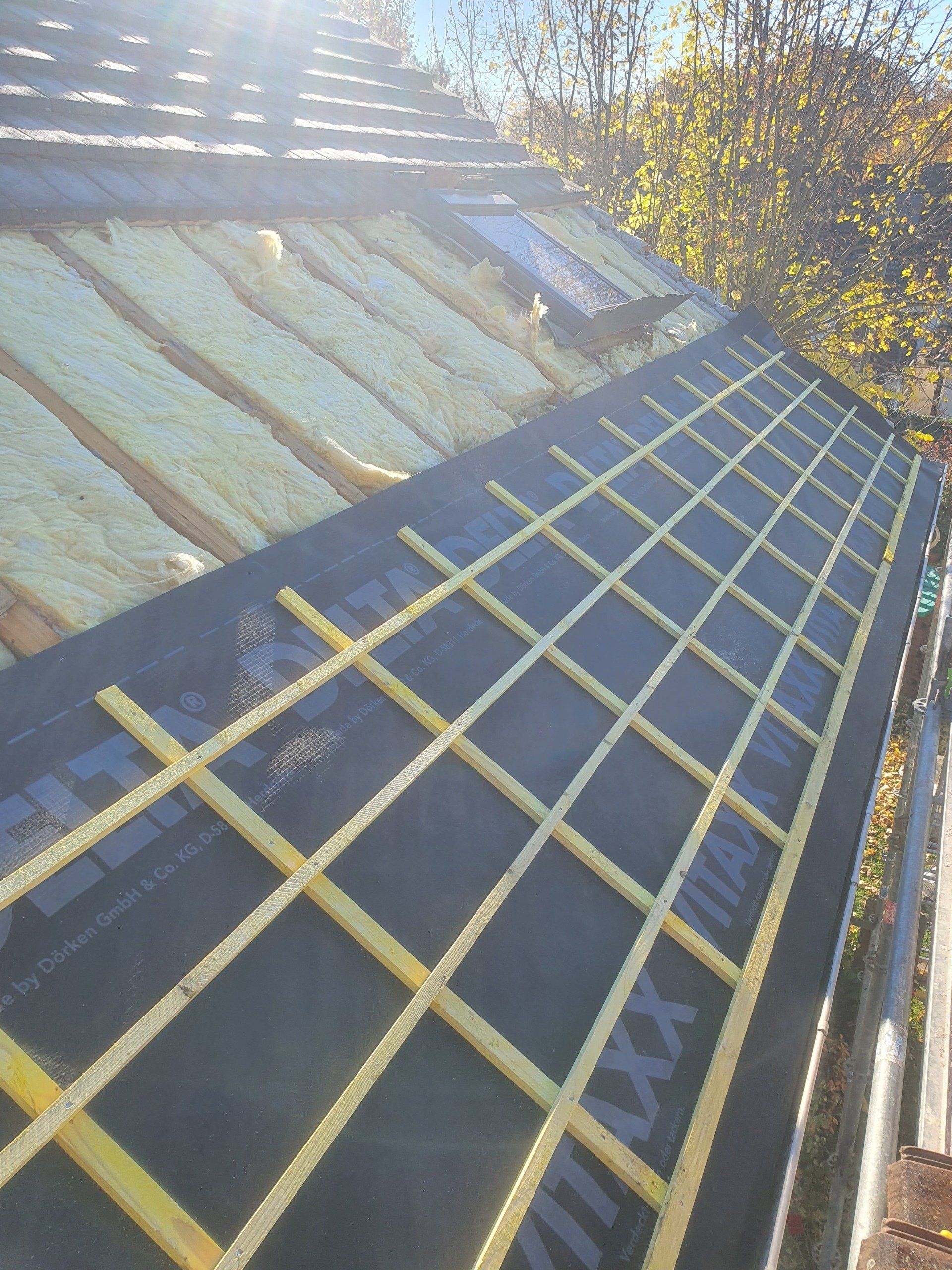 Photo d'une rénovation de toiture, isolation et couverture