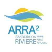 Logo d’ARRA² avec une vague bleue et verte au-dessus d’un soleil jaune, Association Rhône Alpes Riviera Auvergne